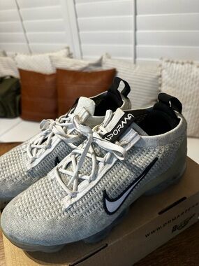 Nike VaporMax Flyknit Sneakers - MONOCHROME SIZE 7Y